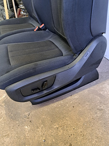 Esiistmed BMW 5. seeria 2020 (2 foto / 3)