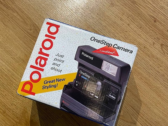 Polaroid 636 one step close up instant film camera