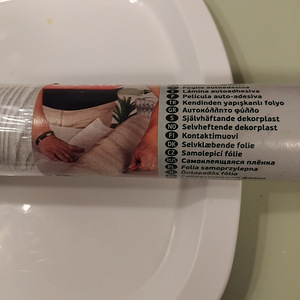Isekleepuv puidumustriga kile (2 foto / 4)