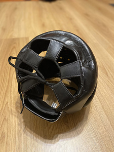 Боксерский шлем с защитной дугой (4 фото из 4)