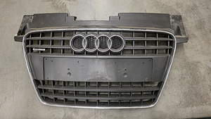 Решетка радиатора и решетки противотуманных фар для Audi TT (2 фото из 8)