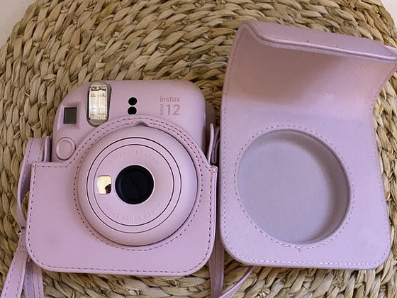Polaroid-kaamera: Instax Mini 12 + kott + kassetid