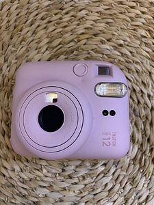 Polaroid-kaamera: Instax Mini 12 + kott + kassetid (2 foto / 6)