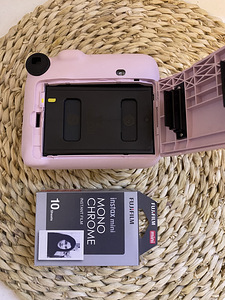 Polaroid-kaamera: Instax Mini 12 + kott + kassetid (3 foto / 6)