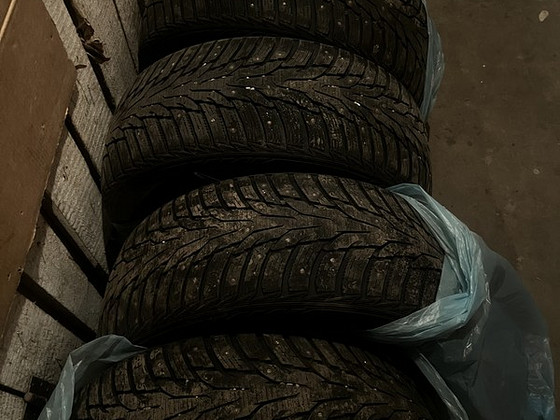 Продаю зимнюю резину 225/50 R17