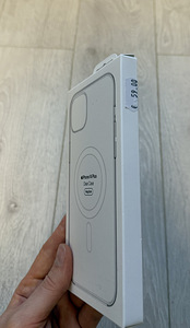 Оригинальные чехлы и защитные стекла MagSafe для iPhone 14 P (4 фото из 8)