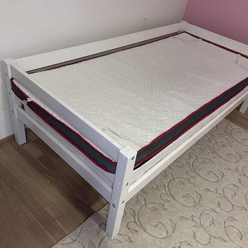 Продается кровать с матрасами