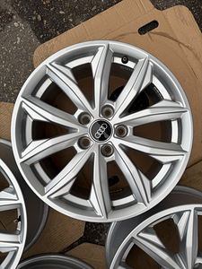 17" оригинальные диски Audi 5x112 (3 фото из 8)