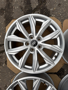 17" оригинальные диски Audi 5x112 (4 фото из 8)