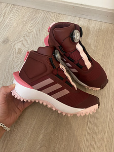 Детские кроссовки Adidas для девочек (1 фото из 4)