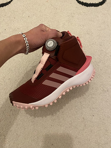 Детские кроссовки Adidas для девочек (4 фото из 4)