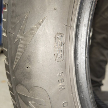 Bridgestone Blizzak LM 005