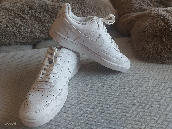NIKE COURT VISION LOW 40-е (25,5 см)