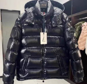 Moncler (1 фото из 1)