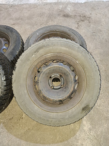 Комплект колес R15 Peugeot (2 фото из 4)