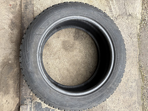 Продам резину 205/55R16 (2 фото из 2)
