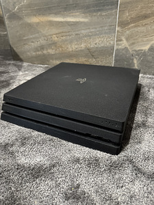 PS4 pro (1 foto / 6)