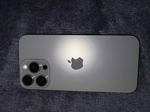 Apple 15 pro Max 256 (4 foto / 4)