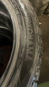 Yokohama 285/45 r22 (2 фото из 4)
