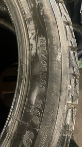 Yokohama 285/45 r22 (3 фото из 4)