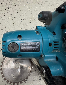 Akumetallisaag Makita DCS550 (3 foto / 4)
