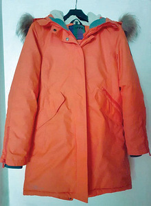 Talveparka M suurus, naturaalsest karvast äärega (1 foto / 5)
