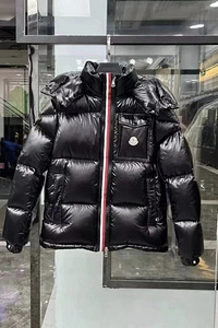 Moncler пуховик реплика (1 фото из 2)