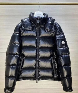 Moncler пуховик реплика (2 фото из 2)