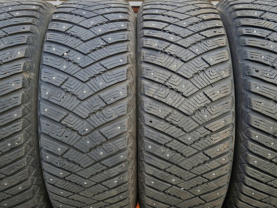 R17 Goodyear 245/65/17 - 7мм - 95% шипы