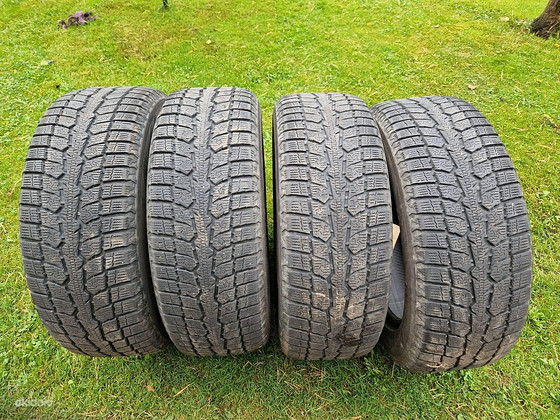 225/60 R18 зимние шины Toyo Observe GSi100H