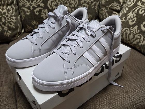 Adidas vabaajajalatsid