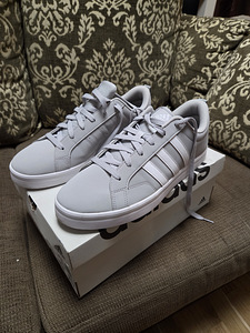 Adidas vabaajajalatsid (1 foto / 4)
