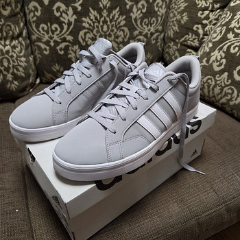 Adidas vabaajajalatsid
