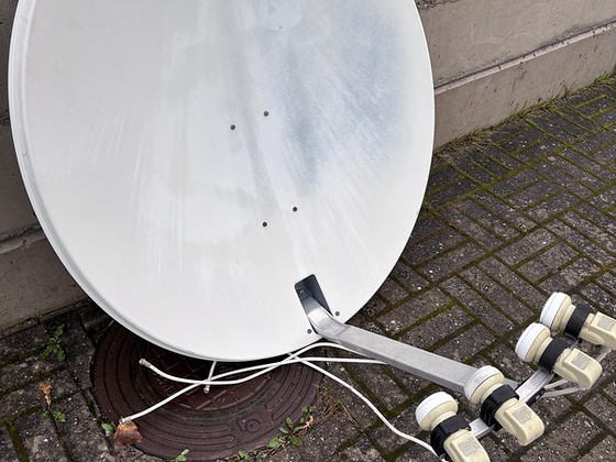 SAT-TV antenn 100cm + 4 LNB
