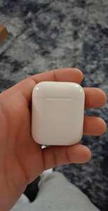 Apple airpods (2 foto / 2)