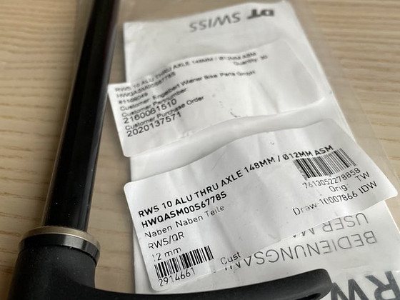 Käepidemega DT Swiss 12x148 võll, M12X1.5, kasutamata