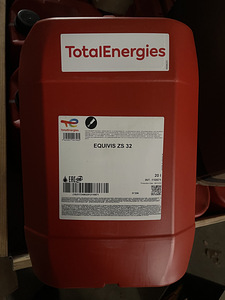 TotalEnergies Гидравлическое масло EQUIVIS ZS 32 20L (1 фото из 1)