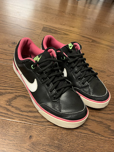 Naiste vabaajajalats Nike S37,5 (1 foto / 3)