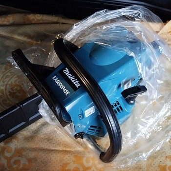 Профессиональная бензопила Makita