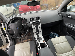 VOLVO S40 1,6 ДИЗЕЛЬ, ЗАПЧАСТИ (9 фото из 10)