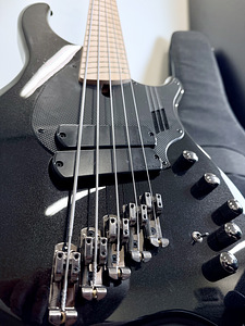 Dingwall NG2-5 “Nolly” Signature Bass + Extras (3 foto / 10)