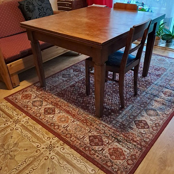 Müüa täispuidust pikendatav laud