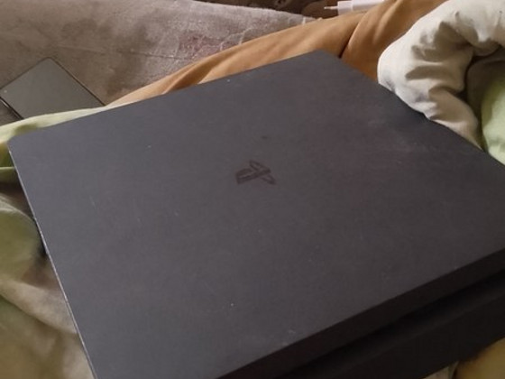 Ps4 500 gb + Metal Gear solid