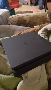 Ps4 500 gb + Metal Gear solid (1 foto / 1)
