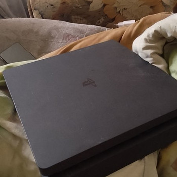 Ps4 500 gb + Metal Gear solid