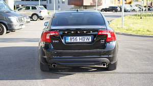 Volvo S60 AWD D5 2.4 151 kW (2 foto / 6)