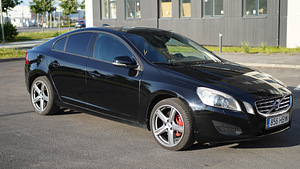 Volvo S60 AWD D5 2.4 151 kW (3 foto / 6)