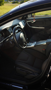 Volvo S60 AWD D5 2.4 151 kW (6 foto / 6)