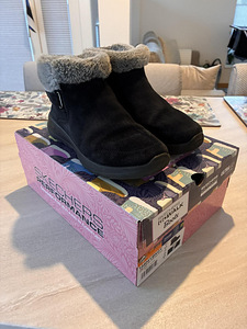 Зимние сапоги Skechers (1 фото из 2)