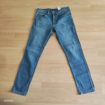 MÜÜGIL TÄIESTI UUED PRADA MEESTE TEKSAD W31/L32